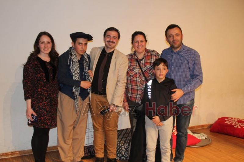 AKYAZI  BELEDiYESi  TiYATRO  TOPLULUĞUNDAN  MUHTEŞEM GECE