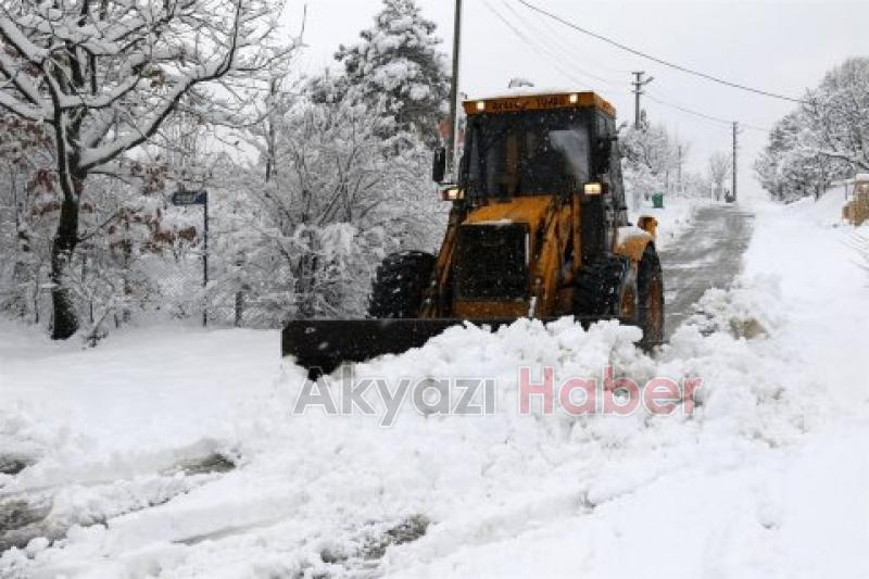   Akyazı Belediyesi Tüm Ekipleri ile Kar Mesaisinde