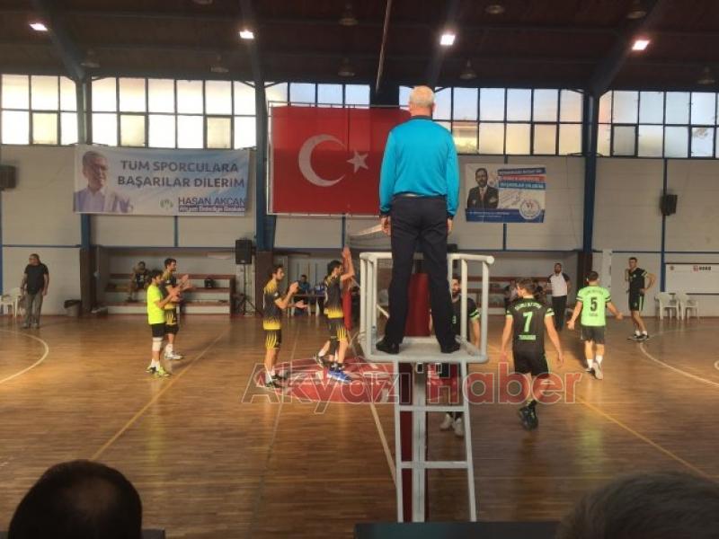 Akyazı Belediyesi Voleybol takımı Çilimli Belediyesine şans tanımadı