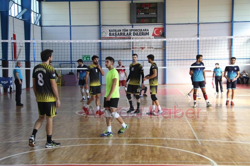 AKYAZI BELEDİYESİ VOLEYBOL TAKIMINDAN MÜKEMMEL BAŞLANGIÇ