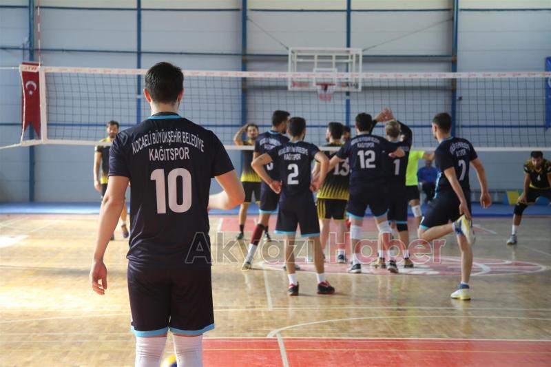 AKYAZI BELEDİYESİ VOLEYBOL TAKIMINDAN MÜKEMMEL BAŞLANGIÇ