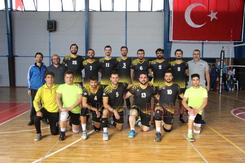 AKYAZI BELEDİYESİ VOLEYBOL TAKIMINDAN RAHAT GALİBİYET