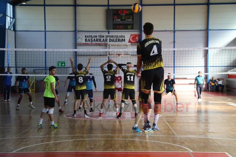 AKYAZI BELEDİYESİ VOLEYBOL TAKIMINDAN RAHAT GALİBİYET