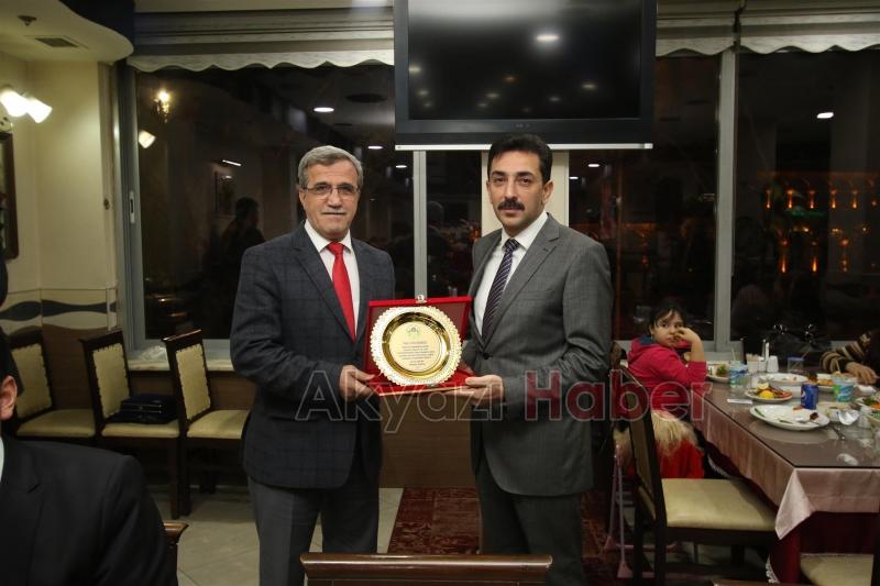 AKYAZI BELEDİYESİNDE VEDA YEMEĞİ