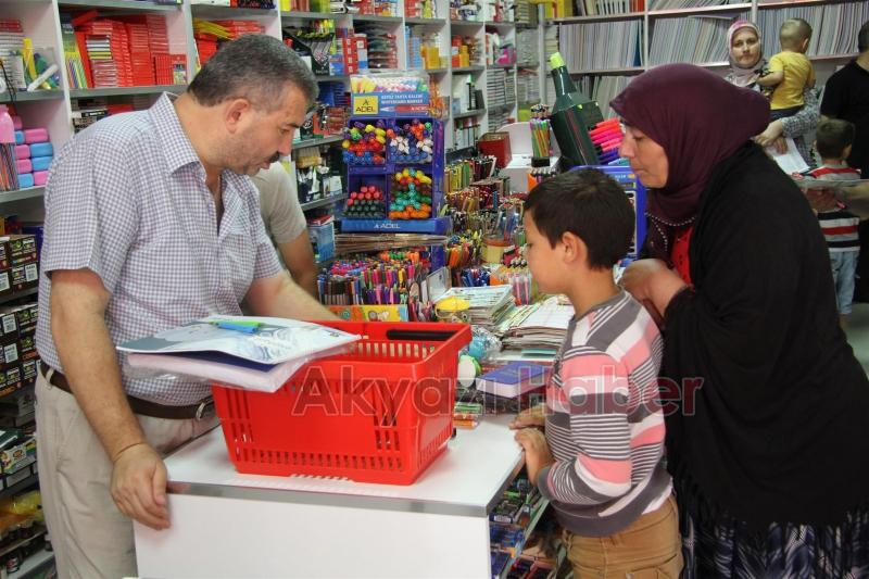 Akyazı Belediyesinden 500 Öğrenciye Kırtasiye Yardımı