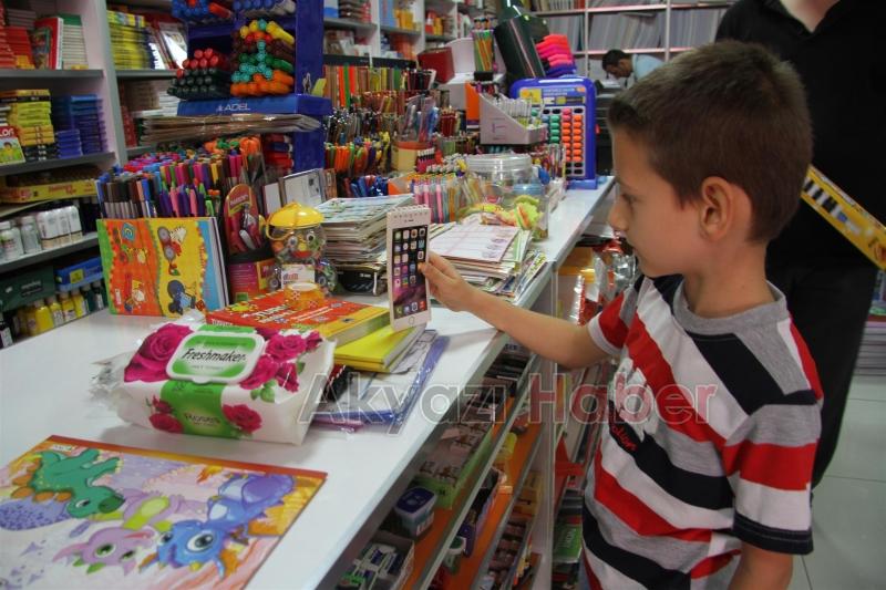 Akyazı Belediyesinden 500 Öğrenciye Kırtasiye Yardımı