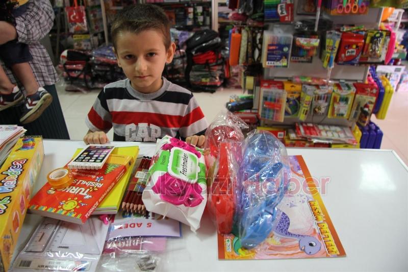 Akyazı Belediyesinden 500 Öğrenciye Kırtasiye Yardımı