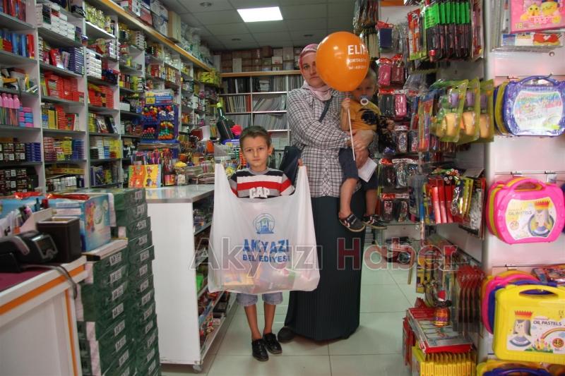 Akyazı Belediyesinden 500 Öğrenciye Kırtasiye Yardımı