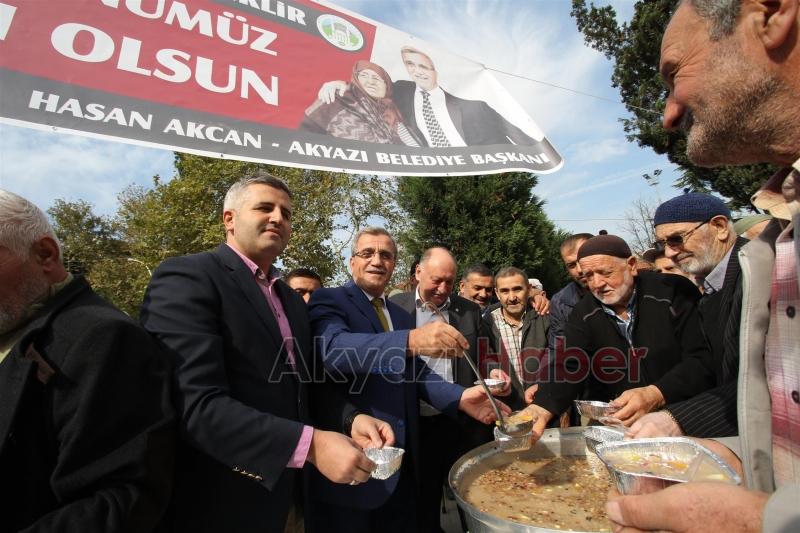AKYAZI BELEDİYESİNDEN AŞURE DAĞITIMI ETKİNLİKLERİNE YOĞUN KATILIM