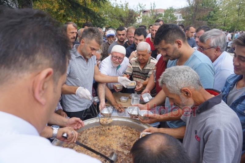 Akyazı Belediyesinden Aşure Gününe yoğun katılım