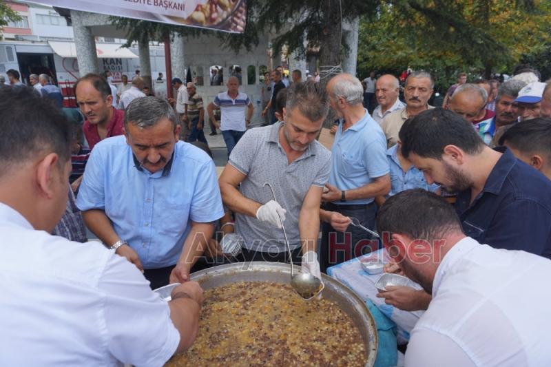 Akyazı Belediyesinden Aşure Gününe yoğun katılım