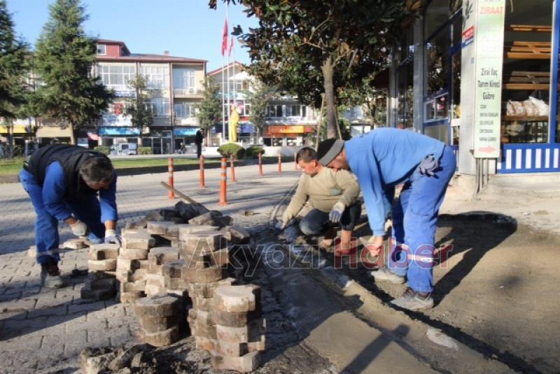 AKYAZI BELEDİYESİNDEN CADDE SOKAK ve YOLLARDA YOĞUN ÇALIŞMA