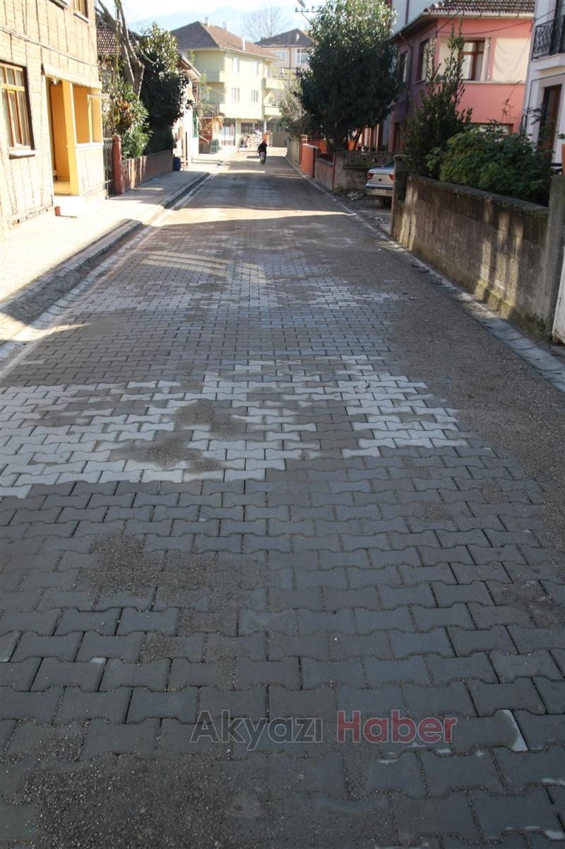 AKYAZI BELEDİYESİNDEN CADDE SOKAK ve YOLLARDA YOĞUN ÇALIŞMA