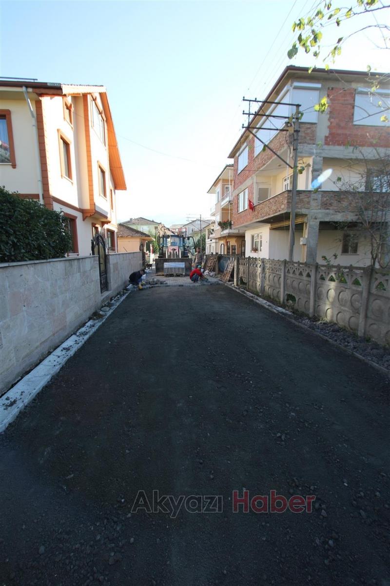 AKYAZI BELEDİYESİNDEN CADDE SOKAK ve YOLLARDA YOĞUN ÇALIŞMA