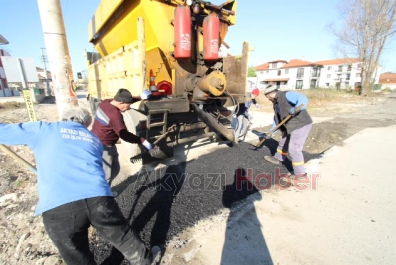 AKYAZI BELEDİYESİNDEN CADDE SOKAK ve YOLLARDA YOĞUN ÇALIŞMA