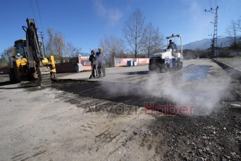 AKYAZI BELEDİYESİNDEN CADDE SOKAK ve YOLLARDA YOĞUN ÇALIŞMA