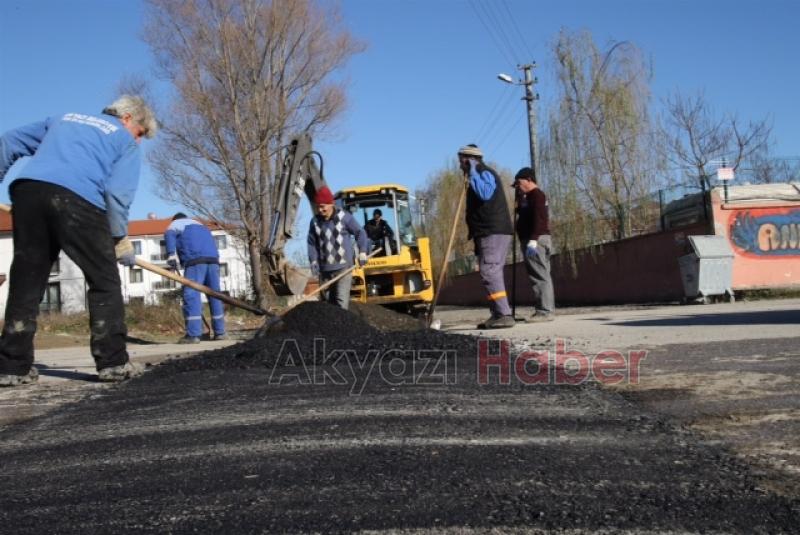 AKYAZI BELEDİYESİNDEN CADDE SOKAK ve YOLLARDA YOĞUN ÇALIŞMA