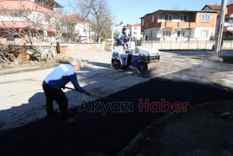AKYAZI BELEDİYESİNDEN CADDE SOKAK ve YOLLARDA YOĞUN ÇALIŞMA