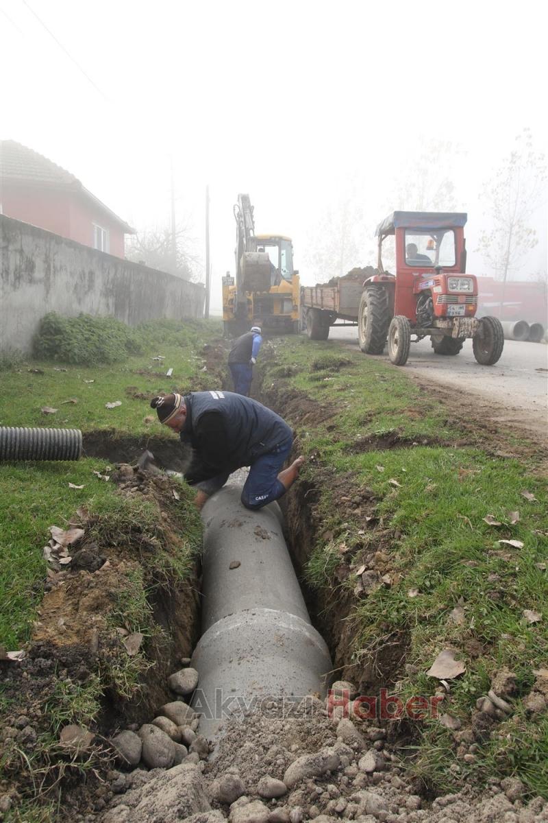 AKYAZI BELEDİYESİNDEN CADDE SOKAK ve YOLLARDA YOĞUN ÇALIŞMA