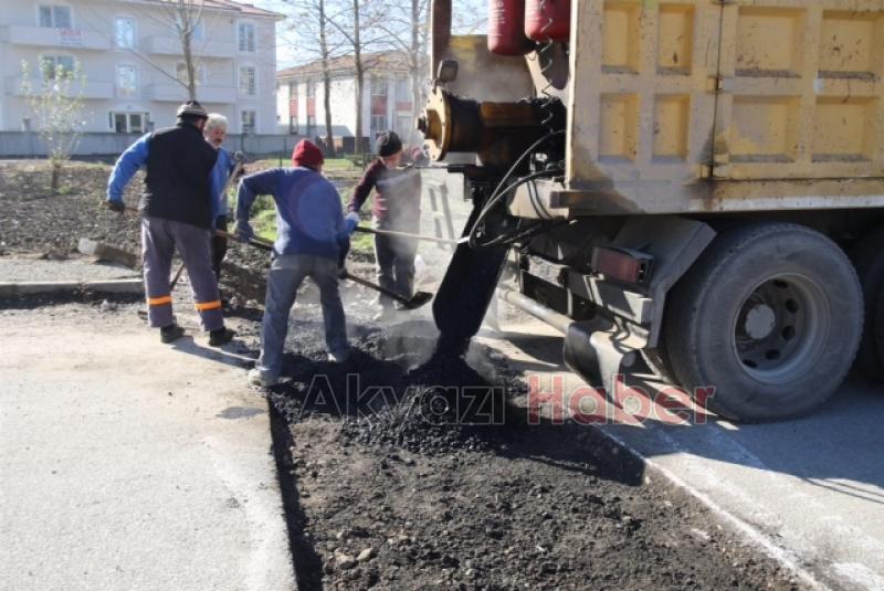 AKYAZI BELEDİYESİNDEN CADDE SOKAK ve YOLLARDA YOĞUN ÇALIŞMA