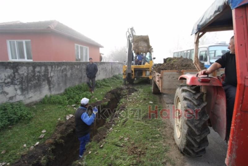 AKYAZI BELEDİYESİNDEN CADDE SOKAK ve YOLLARDA YOĞUN ÇALIŞMA