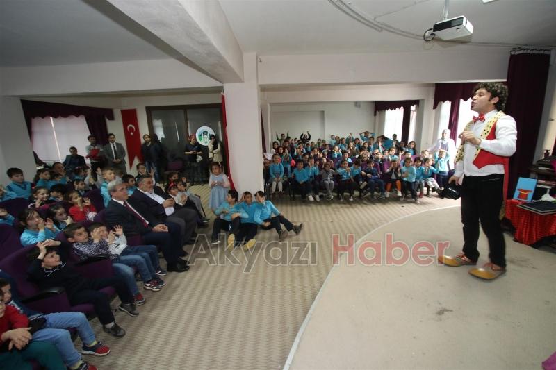 AKYAZI BELEDİYESİNDEN DÜNYA TİYATROLAR GÜNÜNDE ÇOCUKLARA MUHTEŞEM ETKİNLİK