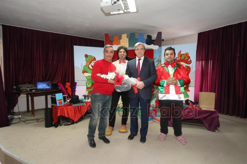 AKYAZI BELEDİYESİNDEN DÜNYA TİYATROLAR GÜNÜNDE ÇOCUKLARA MUHTEŞEM ETKİNLİK