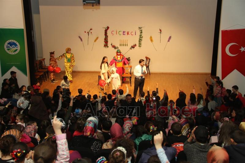 AKYAZI BELEDİYESİNDEN YENİ BİR SOSYAL SORUMLULUK PROJESİ  SOKAKTAN SAHNEYE 