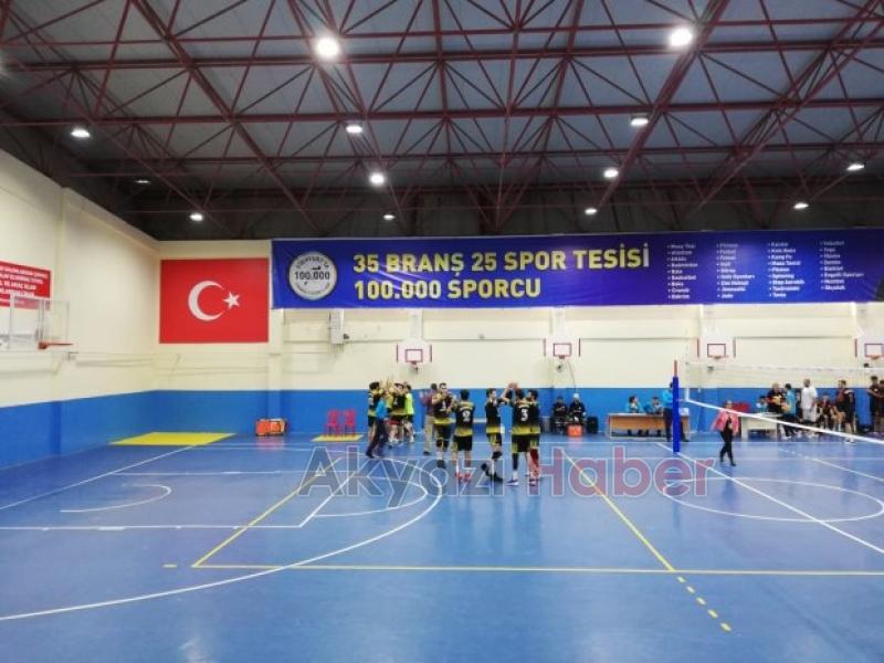 Akyazı Belediyespor Voleybol takımı  İnovia Esenyurta şans tanımadı