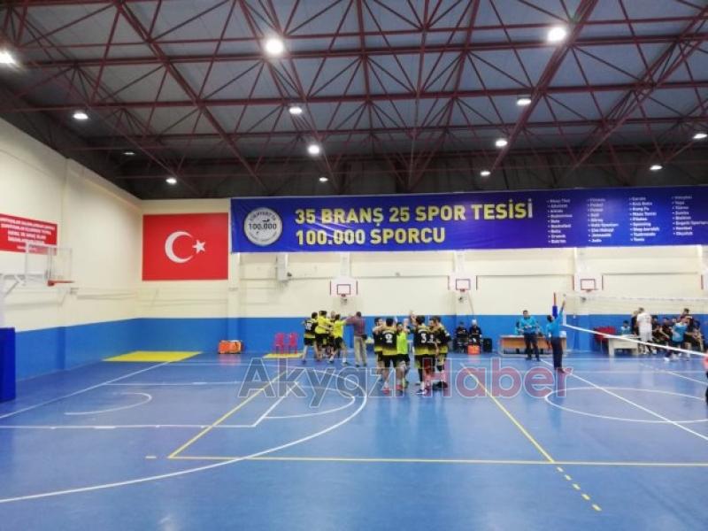 Akyazı Belediyespor Voleybol takımı  İnovia Esenyurta şans tanımadı