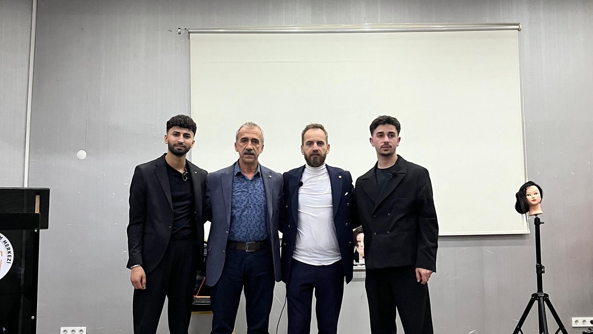 Akyazı Berberler Odası'ndan saç kesim teknikleri eğitimi