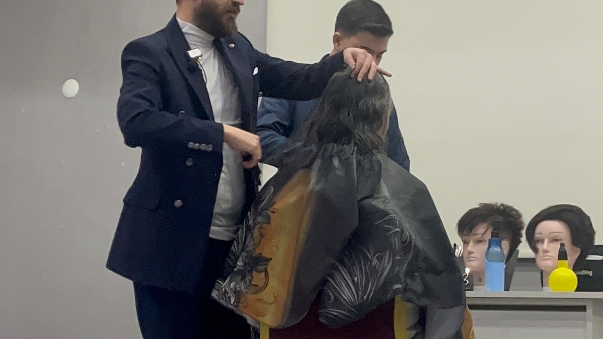 Akyazı Berberler Odası'ndan saç kesim teknikleri eğitimi