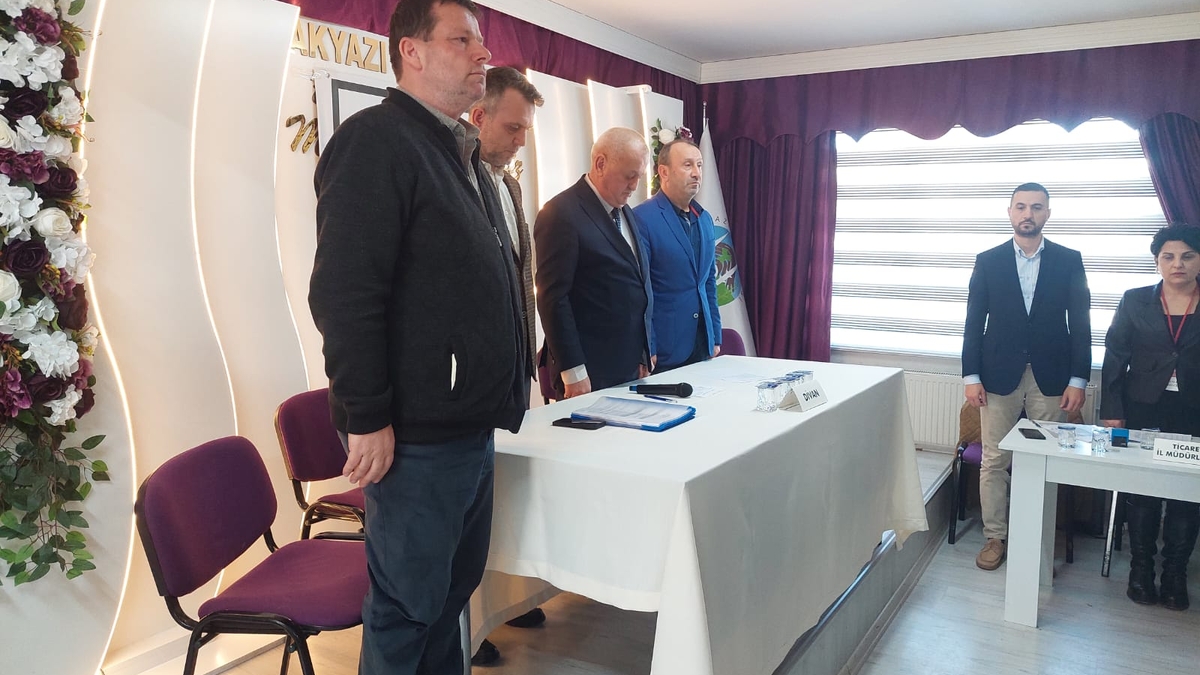 Akyazı Berberler Odası'nda Hasan Cengiz yeniden başkan