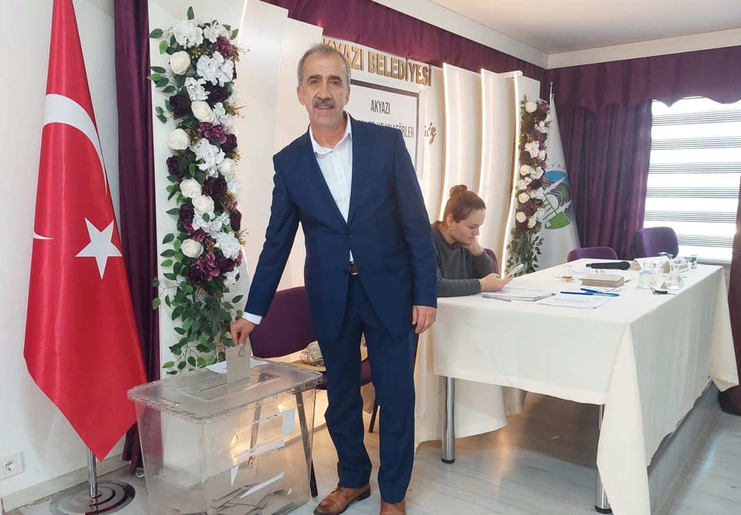 Akyazı Berberler Odası'nda Hasan Cengiz yeniden başkan