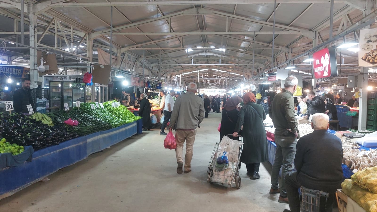 Akyazı Çarşamba Pazarı’nda bu haftaki fiyatlar