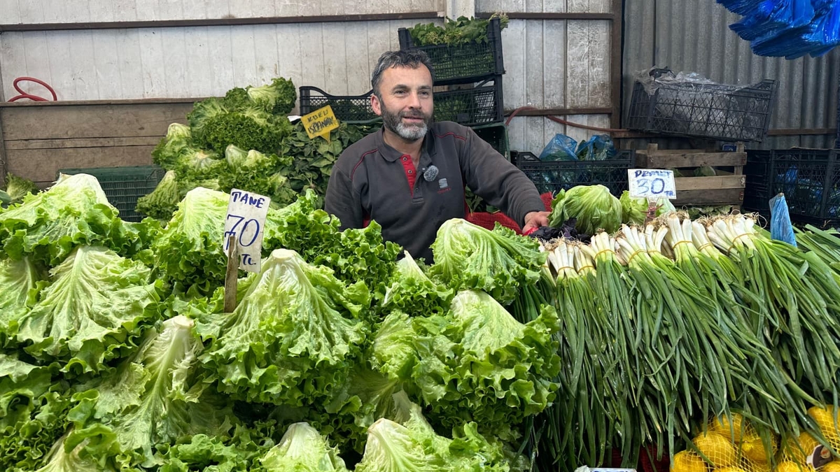 Akyazı Çarşamba Pazarı’nda domates zirvede