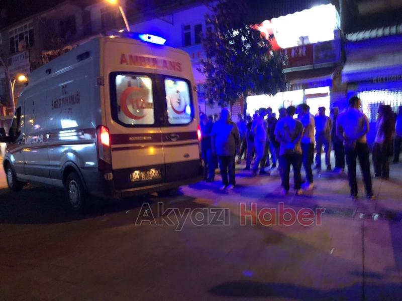 Akyazı çarşı içi satırlı kavga