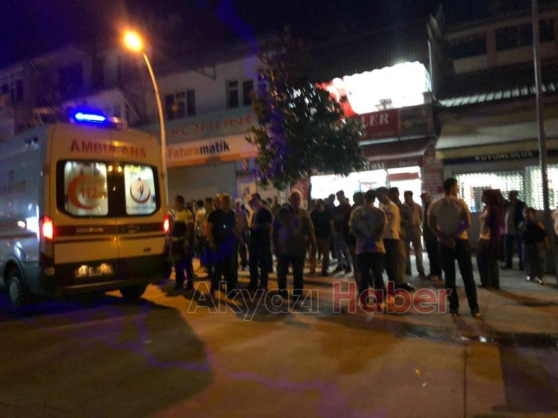 Akyazı çarşı içi satırlı kavga