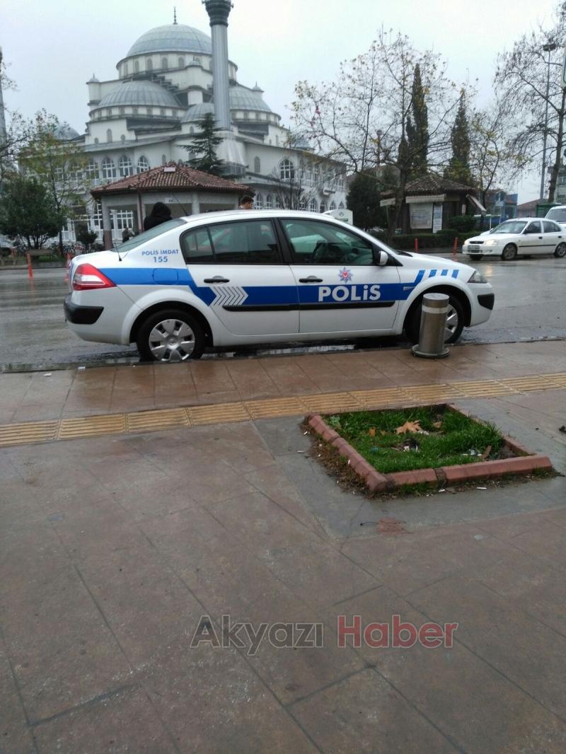 Akyazı Çarşı İçinde Şüpheli Paket Alarmı