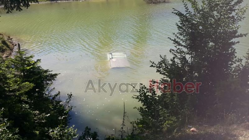 Akyazı Hanyatak Mahallesi Acelle yaylasında freni boşalan araç gölete uçtu