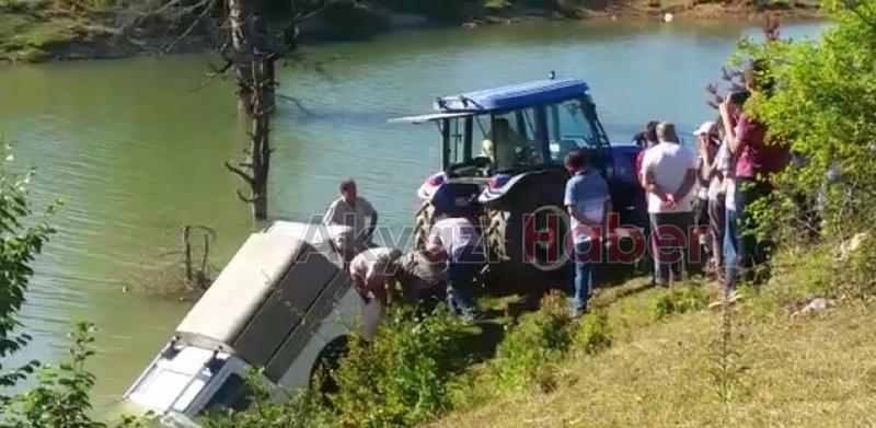 Akyazı Hanyatak Mahallesi Acelle yaylasında freni boşalan araç gölete uçtu
