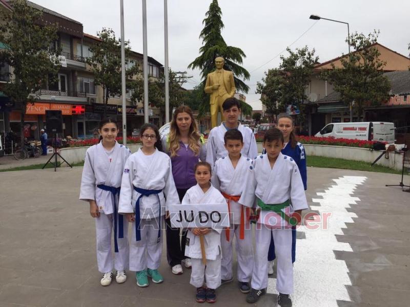 Akyazı da 19 Mayıs Törenle Kutlandı