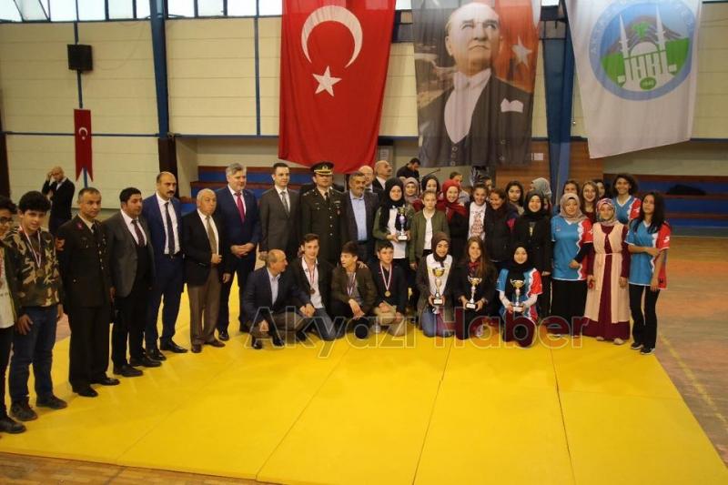 Akyazı da 19 Mayıs Törenle Kutlandı