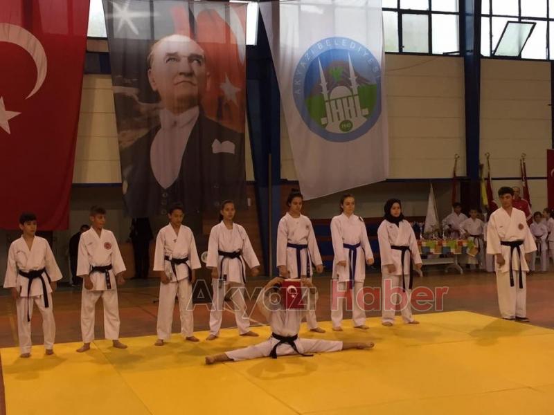 Akyazı da 19 Mayıs Törenle Kutlandı