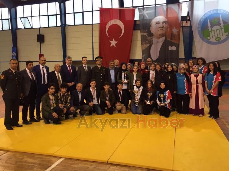 Akyazı da 19 Mayıs Törenle Kutlandı