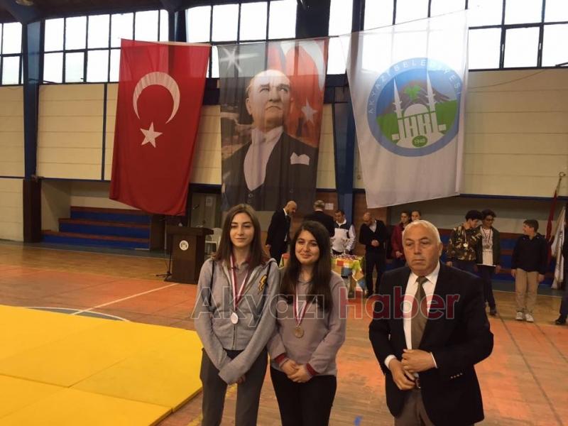 Akyazı da 19 Mayıs Törenle Kutlandı