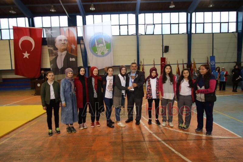 Akyazı da 19 Mayıs Törenle Kutlandı