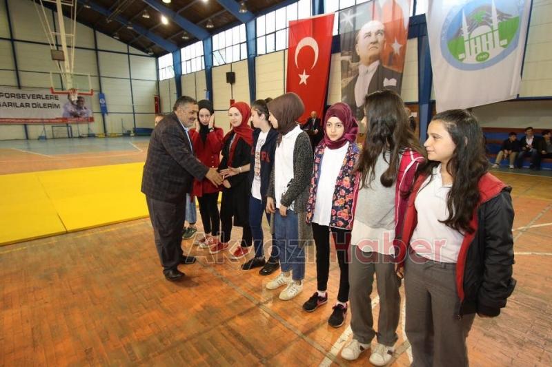 Akyazı da 19 Mayıs Törenle Kutlandı