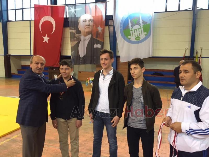 Akyazı da 19 Mayıs Törenle Kutlandı