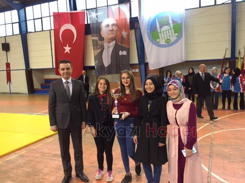 Akyazı da 19 Mayıs Törenle Kutlandı